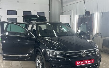 Volkswagen Tiguan II, 2020 год, 3 600 000 рублей, 2 фотография