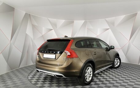 Volvo V60 Cross Country II, 2018 год, 2 355 000 рублей, 2 фотография