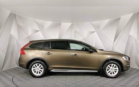 Volvo V60 Cross Country II, 2018 год, 2 355 000 рублей, 6 фотография