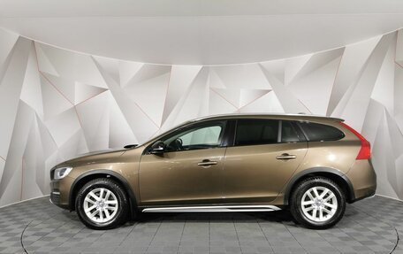 Volvo V60 Cross Country II, 2018 год, 2 355 000 рублей, 5 фотография