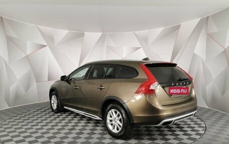 Volvo V60 Cross Country II, 2018 год, 2 355 000 рублей, 4 фотография