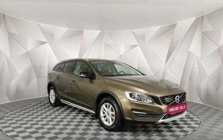 Volvo V60 Cross Country II, 2018 год, 2 355 000 рублей, 3 фотография