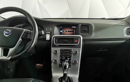 Volvo V60 Cross Country II, 2018 год, 2 355 000 рублей, 15 фотография