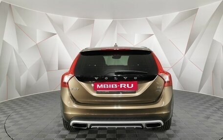 Volvo V60 Cross Country II, 2018 год, 2 355 000 рублей, 8 фотография