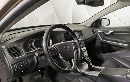 Volvo V60 Cross Country II, 2018 год, 2 355 000 рублей, 19 фотография
