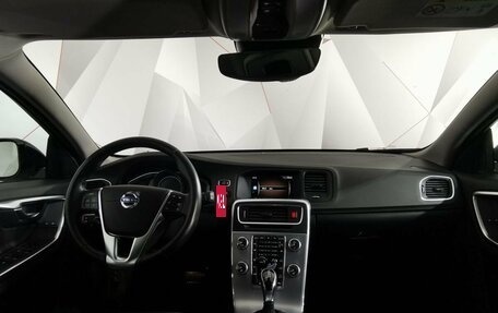 Volvo V60 Cross Country II, 2018 год, 2 355 000 рублей, 14 фотография