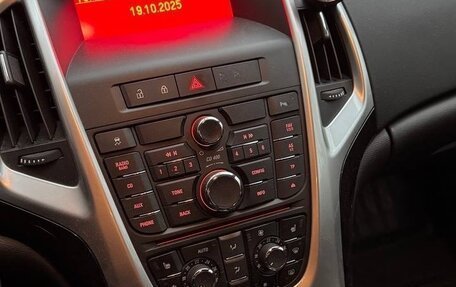 Opel Astra J, 2013 год, 595 000 рублей, 1 фотография
