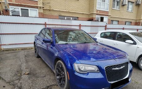 Chrysler 300C II, 2019 год, 1 800 000 рублей, 1 фотография