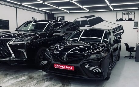 Toyota Camry, 2021 год, 1 800 000 рублей, 1 фотография