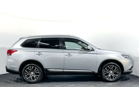 Mitsubishi Outlander III рестайлинг 3, 2018 год, 1 797 000 рублей, 4 фотография