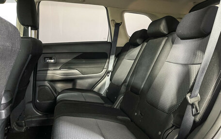 Mitsubishi Outlander III рестайлинг 3, 2018 год, 1 797 000 рублей, 10 фотография