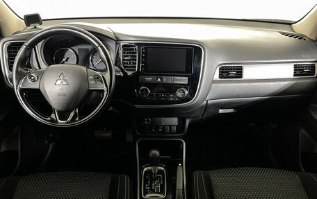 Mitsubishi Outlander III рестайлинг 3, 2018 год, 1 797 000 рублей, 12 фотография