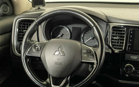 Mitsubishi Outlander III рестайлинг 3, 2018 год, 1 797 000 рублей, 14 фотография