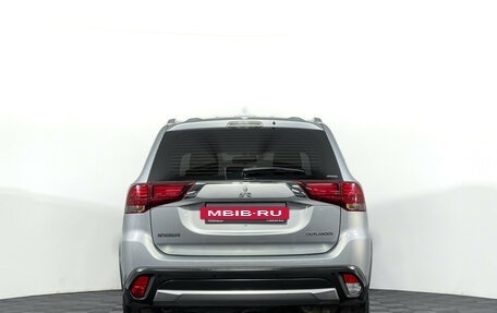 Mitsubishi Outlander III рестайлинг 3, 2018 год, 1 797 000 рублей, 6 фотография
