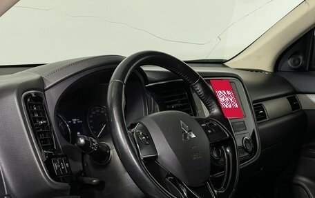 Mitsubishi Outlander III рестайлинг 3, 2018 год, 1 797 000 рублей, 13 фотография