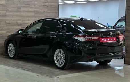 Toyota Camry, 2018 год, 2 350 000 рублей, 9 фотография