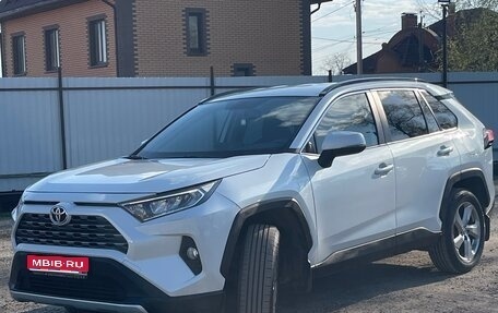 Toyota RAV4, 2021 год, 3 400 000 рублей, 1 фотография