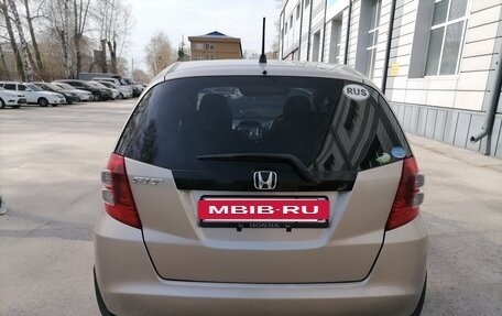 Honda Fit III, 2010 год, 765 000 рублей, 10 фотография