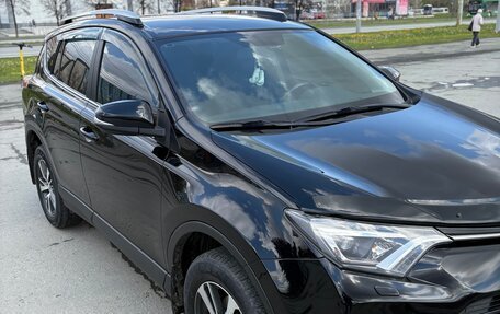 Toyota RAV4, 2018 год, 2 300 000 рублей, 3 фотография