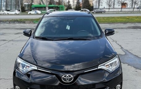 Toyota RAV4, 2018 год, 2 300 000 рублей, 2 фотография