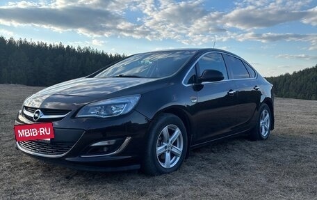 Opel Astra J, 2013 год, 930 000 рублей, 2 фотография