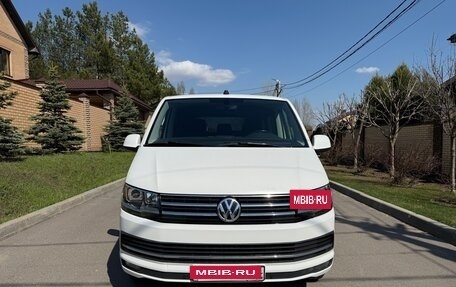Volkswagen Caravelle T6 рестайлинг, 2018 год, 3 150 000 рублей, 2 фотография