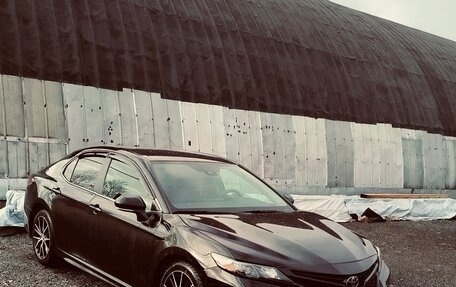 Toyota Camry, 2021 год, 1 800 000 рублей, 4 фотография