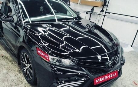 Toyota Camry, 2021 год, 1 800 000 рублей, 2 фотография