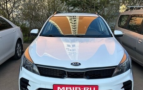 KIA Rio IV, 2021 год, 1 900 000 рублей, 2 фотография