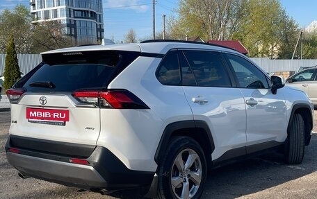 Toyota RAV4, 2021 год, 3 400 000 рублей, 3 фотография