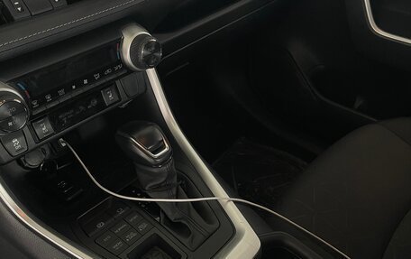 Toyota RAV4, 2021 год, 3 400 000 рублей, 13 фотография