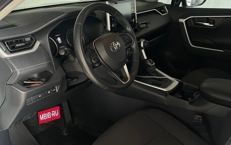 Toyota RAV4, 2021 год, 3 400 000 рублей, 10 фотография