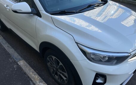 KIA Stonic, 2020 год, 2 000 000 рублей, 2 фотография