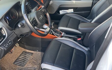 KIA Stonic, 2020 год, 2 000 000 рублей, 7 фотография
