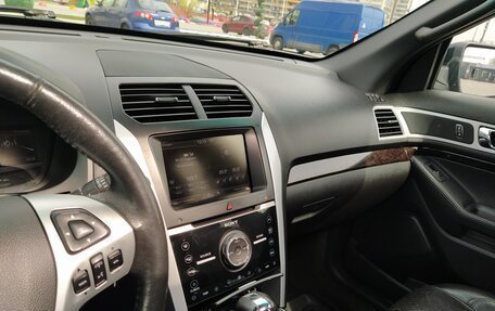 Ford Explorer VI, 2013 год, 1 500 000 рублей, 21 фотография