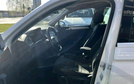 Volkswagen Tiguan II, 2017 год, 2 630 000 рублей, 17 фотография