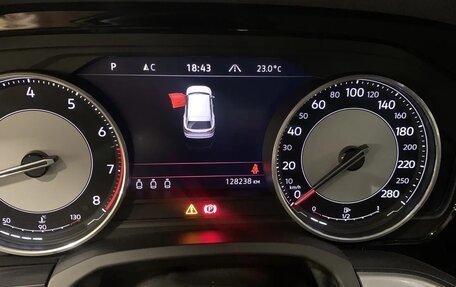Volkswagen Touareg III, 2019 год, 4 500 000 рублей, 4 фотография
