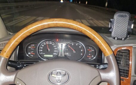 Toyota Land Cruiser 100 рестайлинг 2, 2003 год, 1 850 000 рублей, 2 фотография