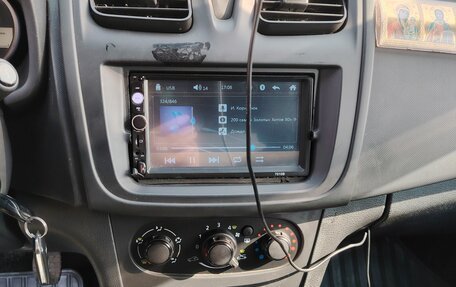 Renault Logan II, 2017 год, 740 000 рублей, 7 фотография