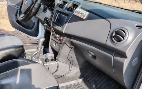 Renault Logan II, 2017 год, 740 000 рублей, 8 фотография