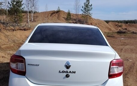 Renault Logan II, 2017 год, 740 000 рублей, 2 фотография