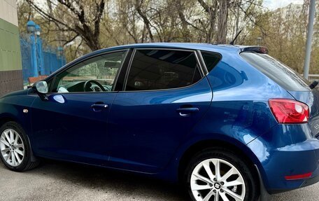 SEAT Ibiza IV рестайлинг 2, 2014 год, 850 000 рублей, 3 фотография