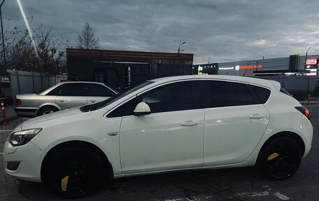Opel Astra J, 2011 год, 700 000 рублей, 2 фотография