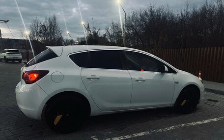 Opel Astra J, 2011 год, 700 000 рублей, 3 фотография