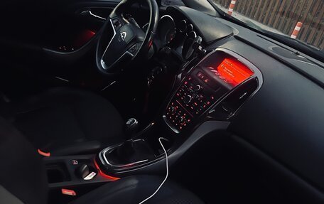 Opel Astra J, 2011 год, 700 000 рублей, 6 фотография