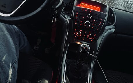 Opel Astra J, 2011 год, 700 000 рублей, 9 фотография