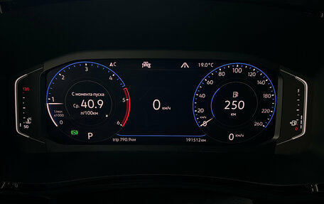 Volkswagen Multivan T6 рестайлинг, 2020 год, 5 250 000 рублей, 11 фотография