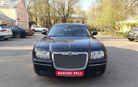 Chrysler 300C II, 2004 год, 700 000 рублей, 2 фотография