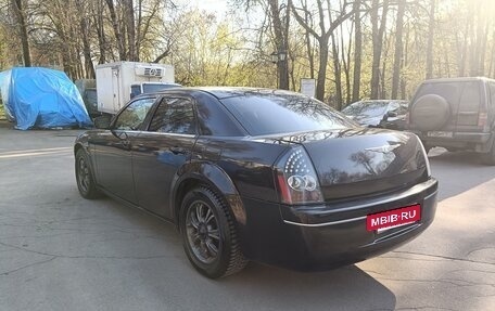 Chrysler 300C II, 2004 год, 700 000 рублей, 6 фотография