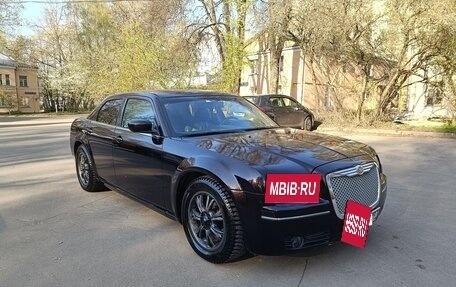 Chrysler 300C II, 2004 год, 700 000 рублей, 3 фотография